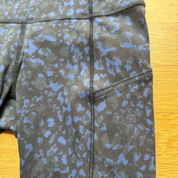 Lululemon Size 4 Fast Free Crop II 19" Leggings Non-Reflective Wild Thing Camo - Picture 7 of 14